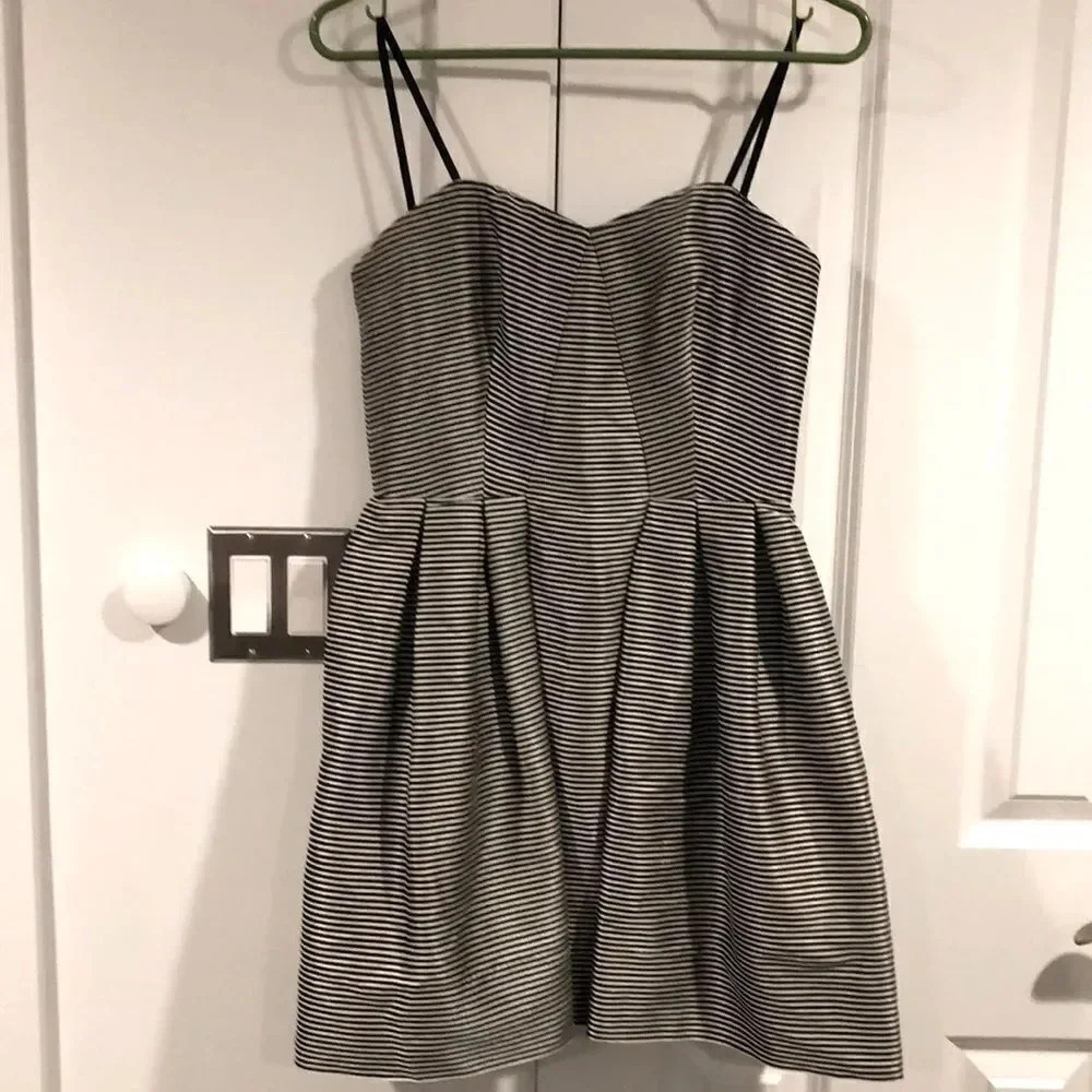 Jill Stuart Brand New Striped Strapless Dress Holiday Travel Vacation Size 4 NWT